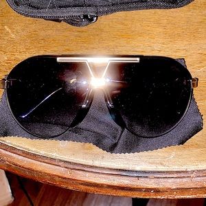 I’m selling my cool sunglasses there for men and I